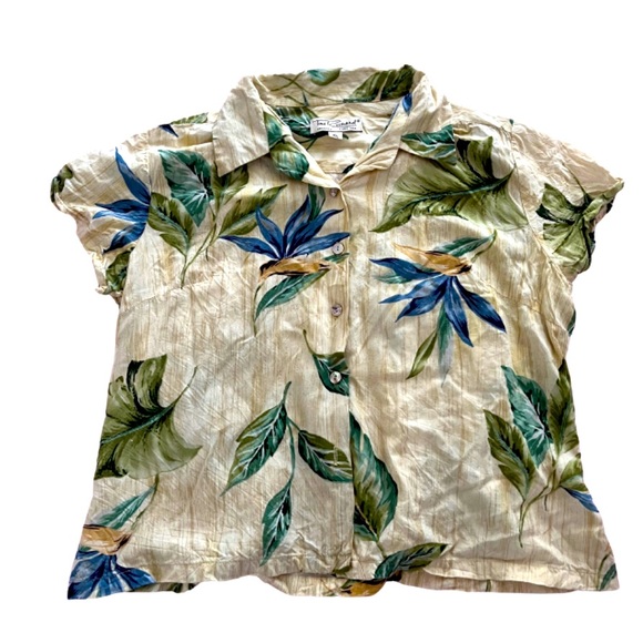 Tori Richard Tops - Vintage Tori Richard woman’s Hawaiian shirt 🌺